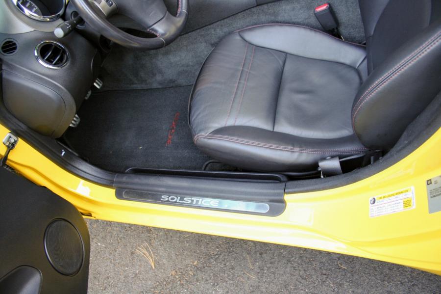 Интерьер Pontiac Solstice GXP 2008 года  (фото 42 из 68)